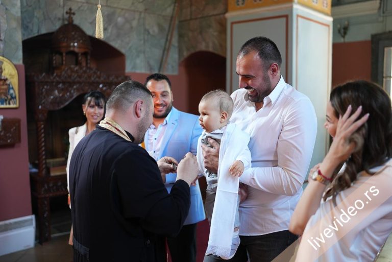 Fotografisanje krštenja u crkvi