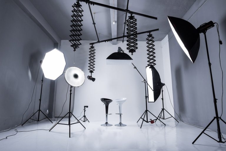 Studio sa rasvetom za časove snimanja i fotografije