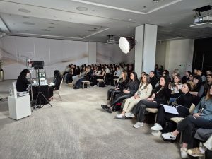Seminar with a live demonstration in front of an audience