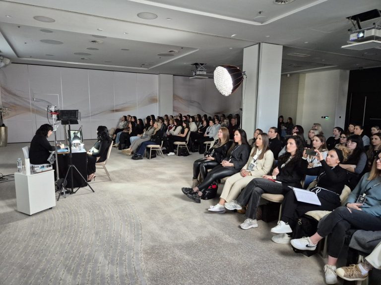 Seminar with a live demonstration in front of the audience